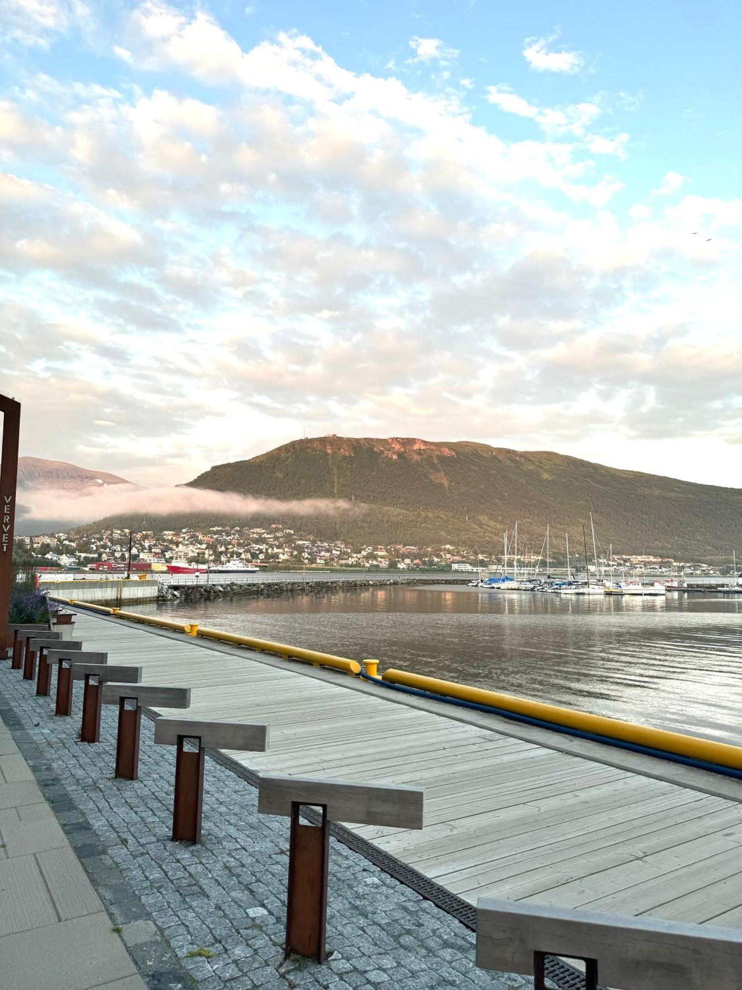 Cosy 2-Rooms Apartment In The City Center Tromso Bagian luar foto